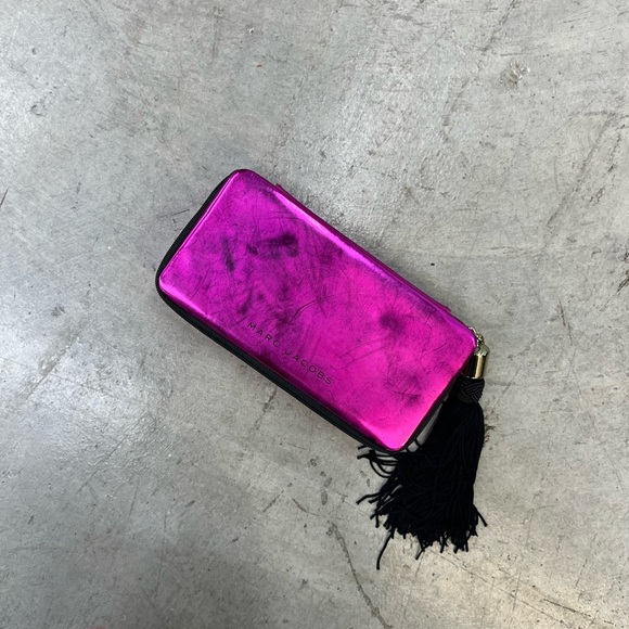 Marc Jacobs Pink Metallic Case - Picture 1 of 3